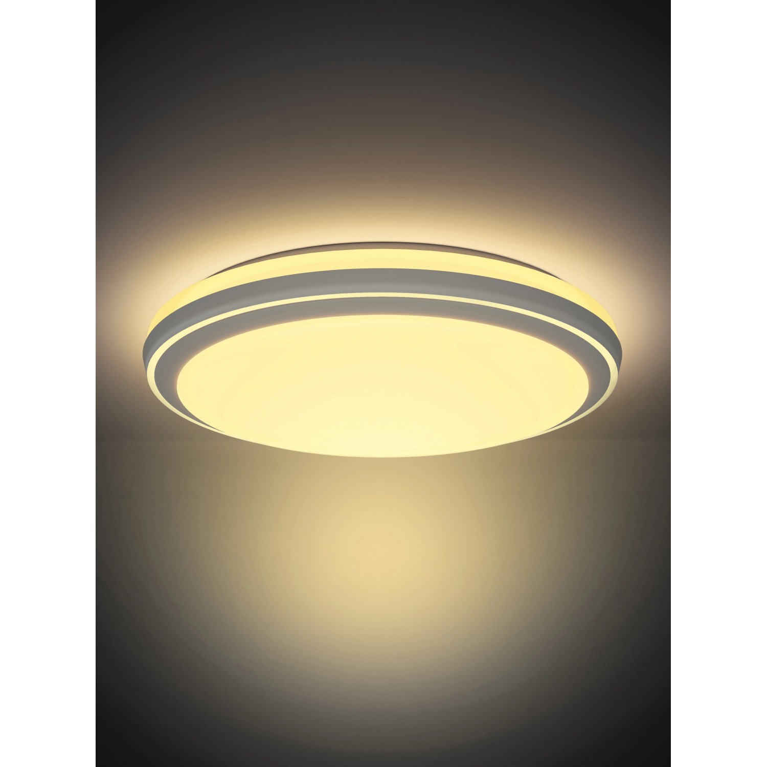 Runde LED-Deckenleuchte in Chromoptik mit einstellbarer Lichtfarbe für Wohn- und Schlafbereich.