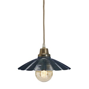 Blaue PR Home Ester Pendelleuchte mit Textilkabel. Kleine Lampe im skandinavischen Design.