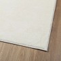 Cremefarbener Kurzflor Teppich OVIEDO aus weichem Polyester, 120x120 cm, auf hellem Holzboden.