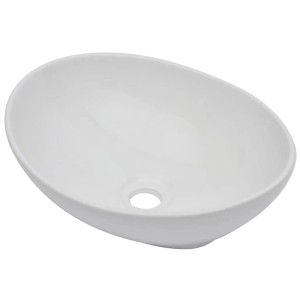 Ovales, weißes Keramik-Waschbecken für Badmöbel-Sets.