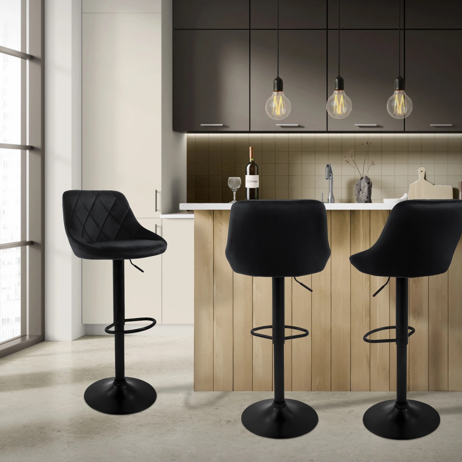 2er Set schwarze ML-Design Barhocker aus Samt mit Rückenlehne und Fußstütze.