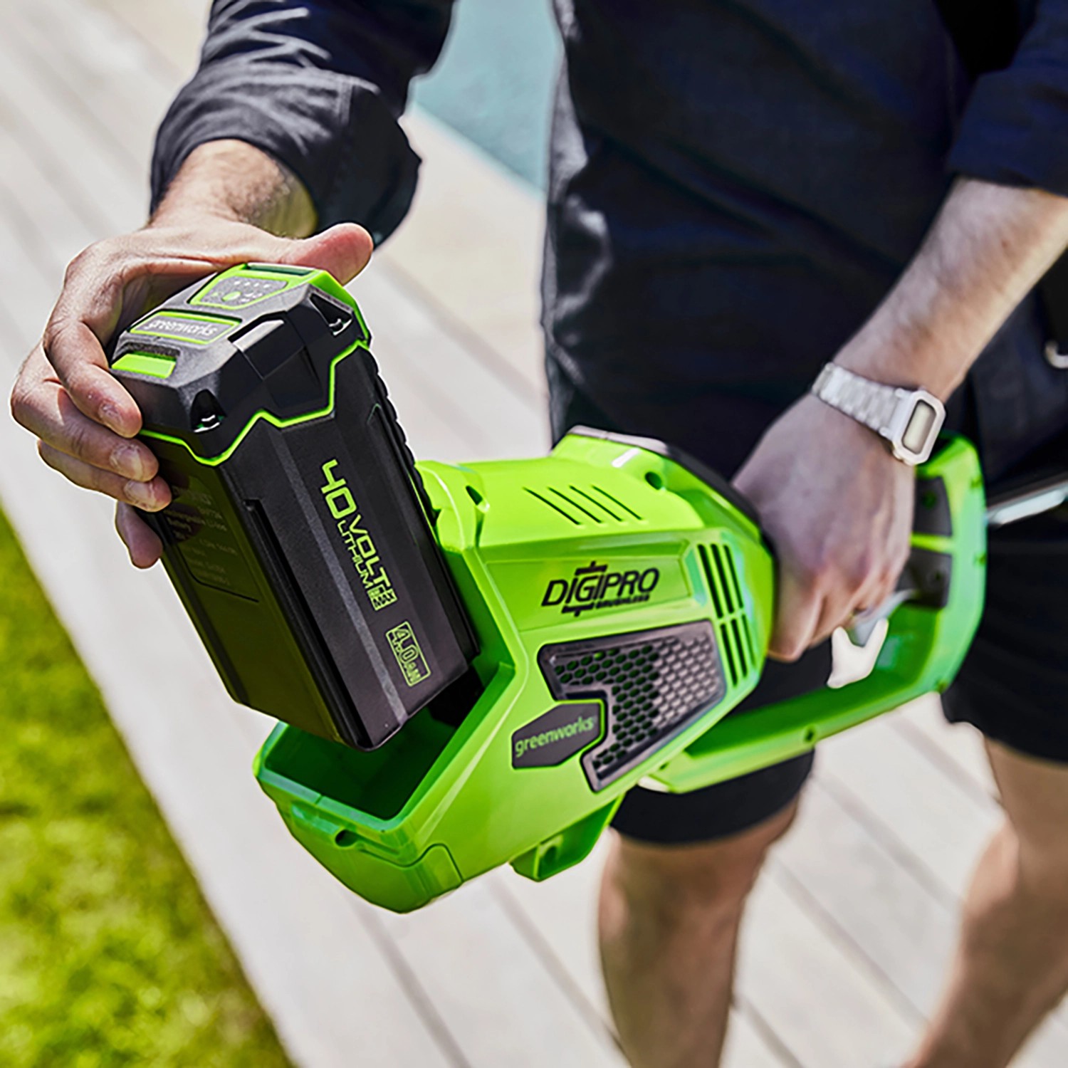 Greenworks Akku-Rasentrimmer GD40BC: 40V Akku wird eingesetzt. Ideal zum Rasentrimmen & Kantenschneiden.