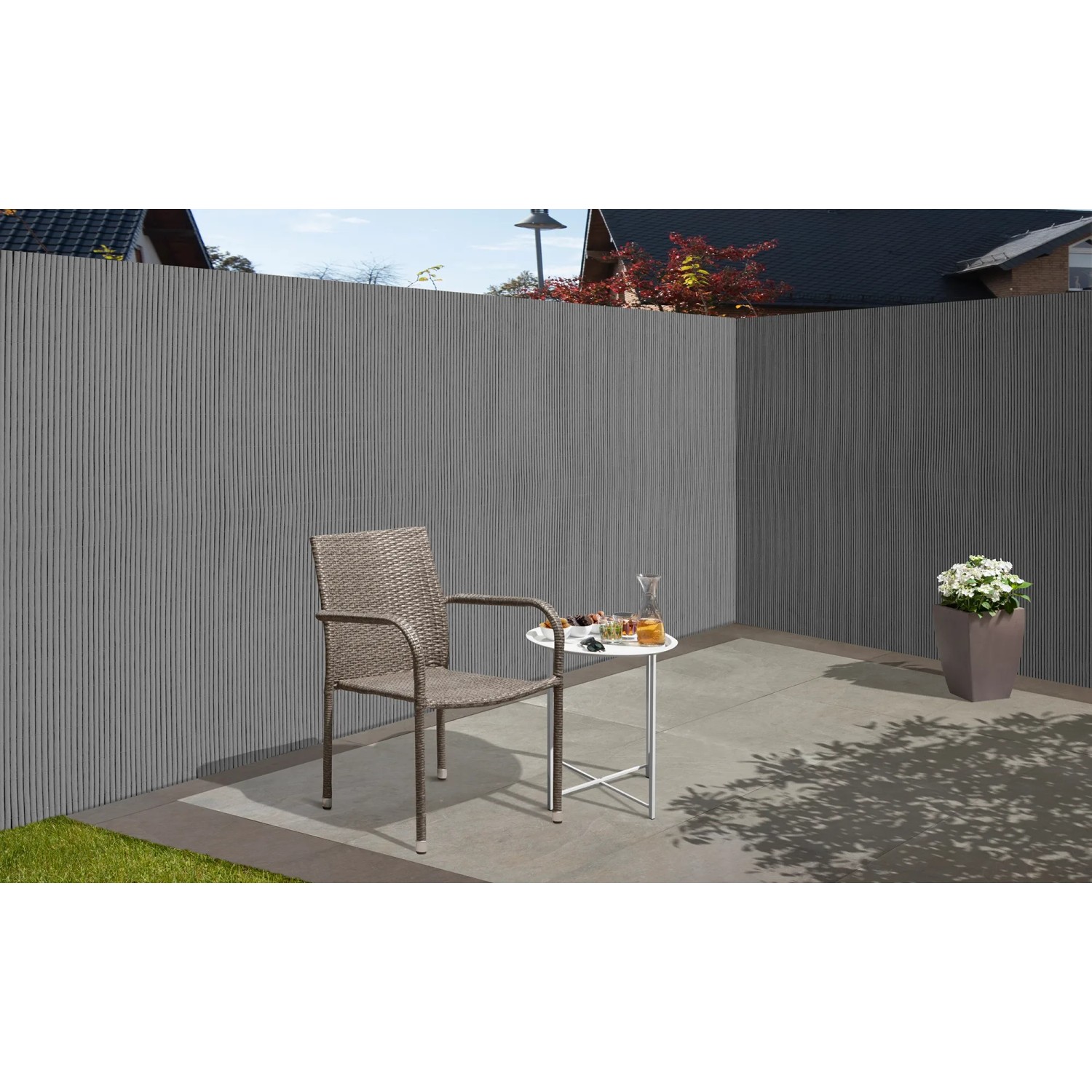Floraworld Sichtschutz Premium Plus in Betonoptik, 180x300cm, als stilvolle Gartenbegrenzung.