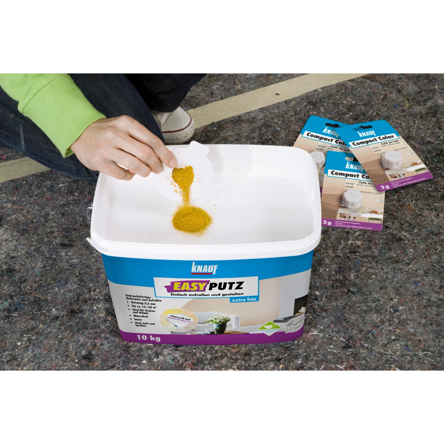 Knauf Easyputz Eimer mit Farbpigment Mokka. Putz zum Anrühren mit Compact Color Farbpigmenten.