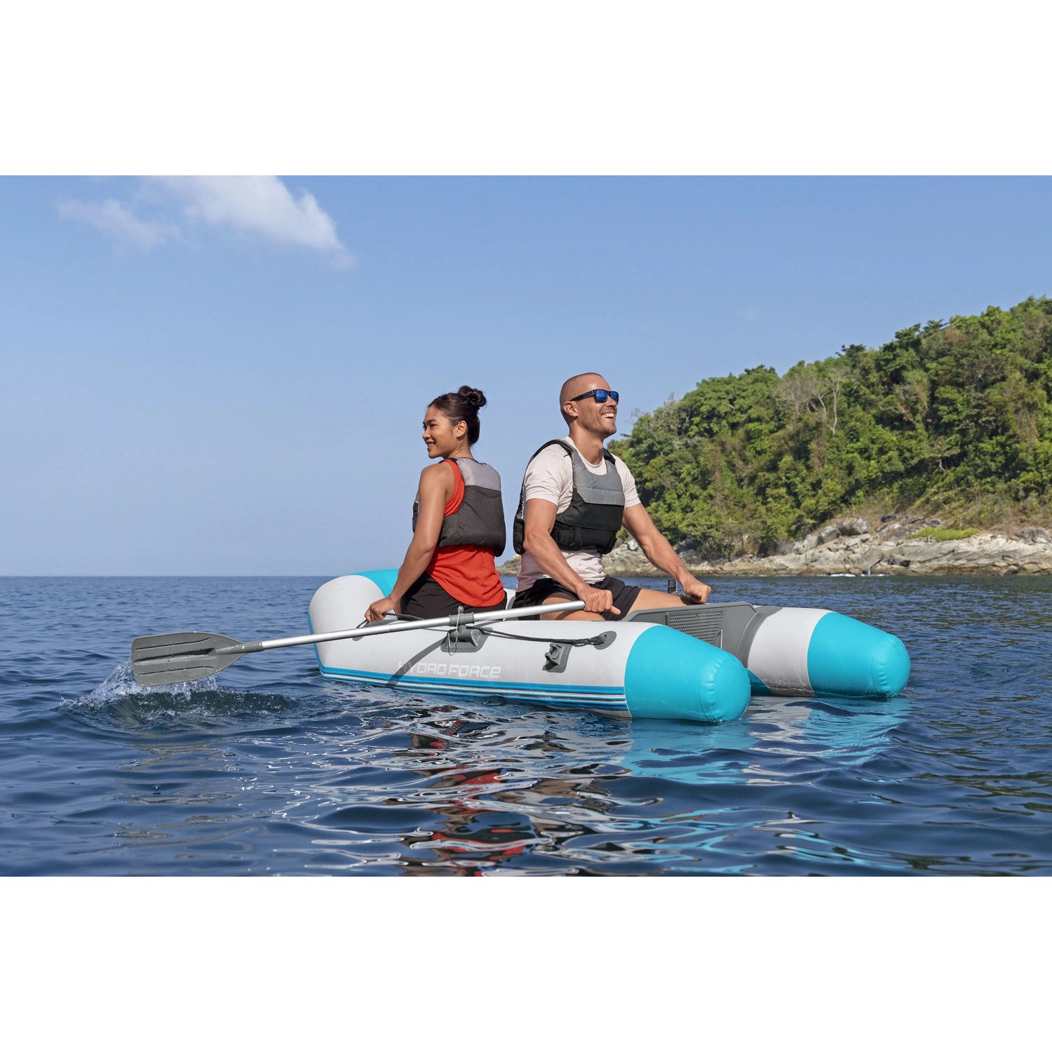 Bestway Hydro Force Sportboot Corinth Elite mit 2 Personen auf dem Wasser.
