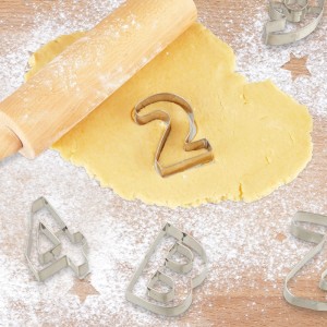 Relaxdays Plätzchen Ausstecher Edelstahl Silber 36er Set 7,5 cm x 7 cm x 2 cm