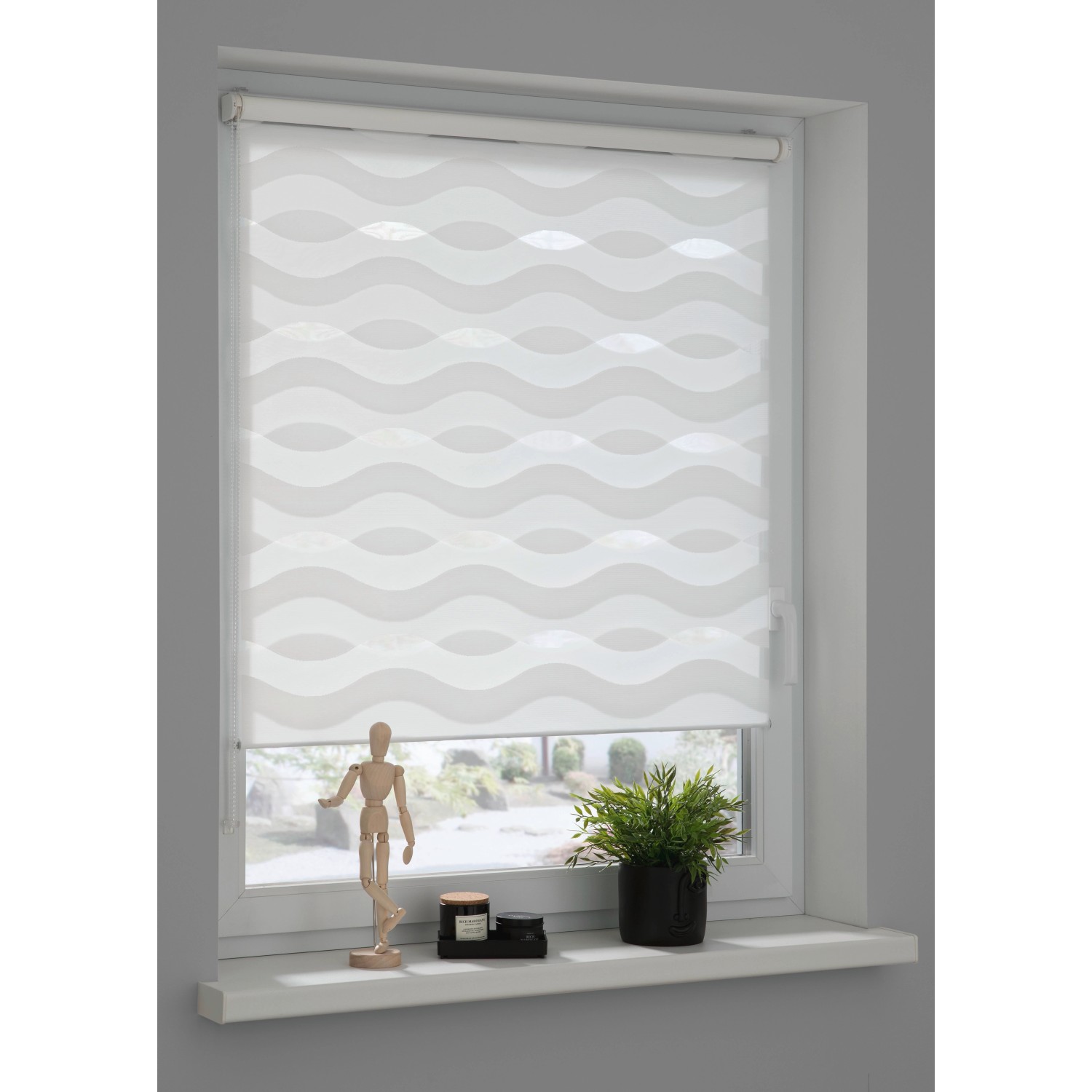 Schöner Wohnen Doppelrollo Tilda Welle, 45x150 cm, weiß, am Fenster montiert.