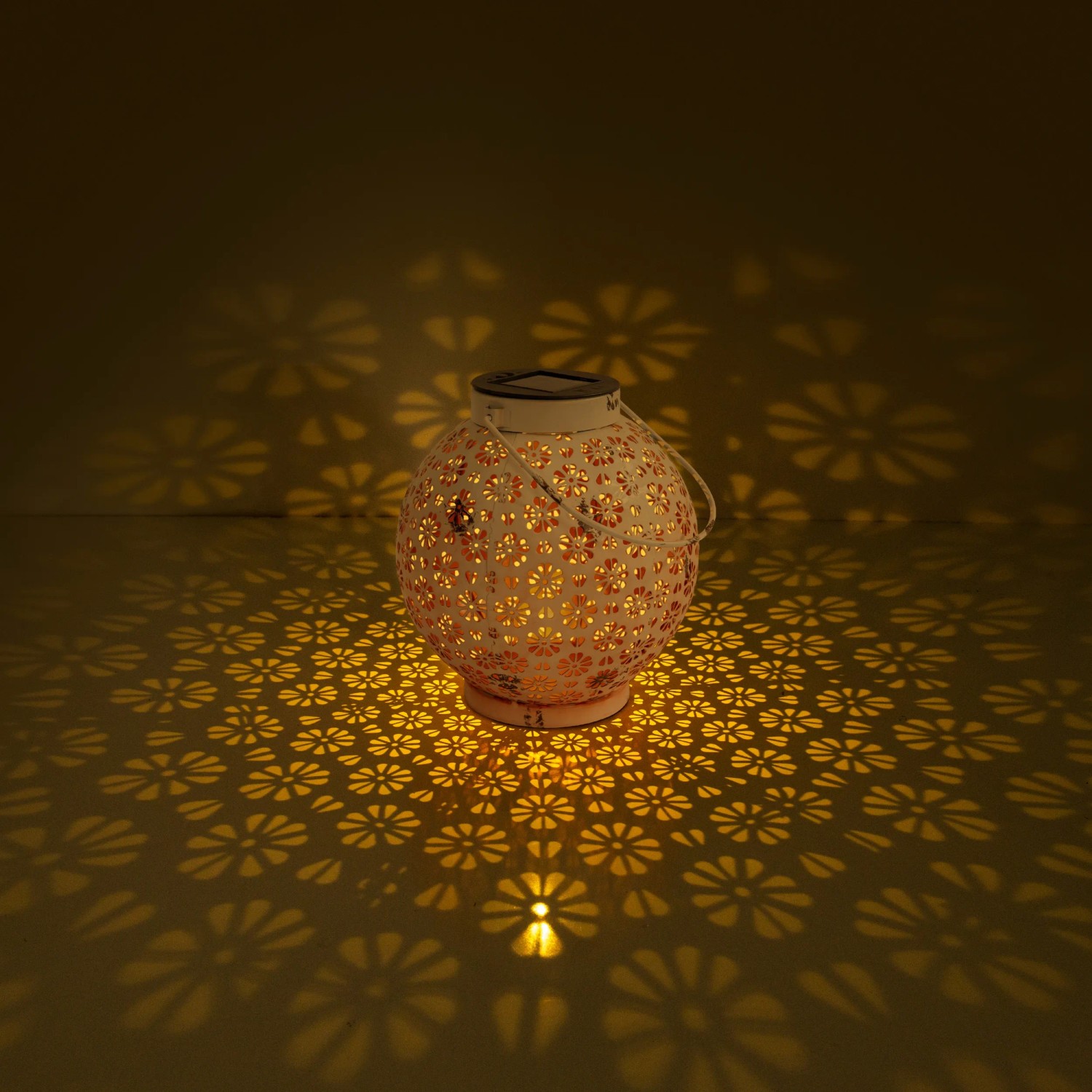 2er Set weiße Näve LED Solar Deko-Leuchte (18cm) mit Blumenmuster und warmweißem Licht.