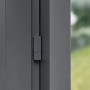 Bosch Smart Home Fenster-/Türsensor II Anthrazit am Fensterrahmen montiert.