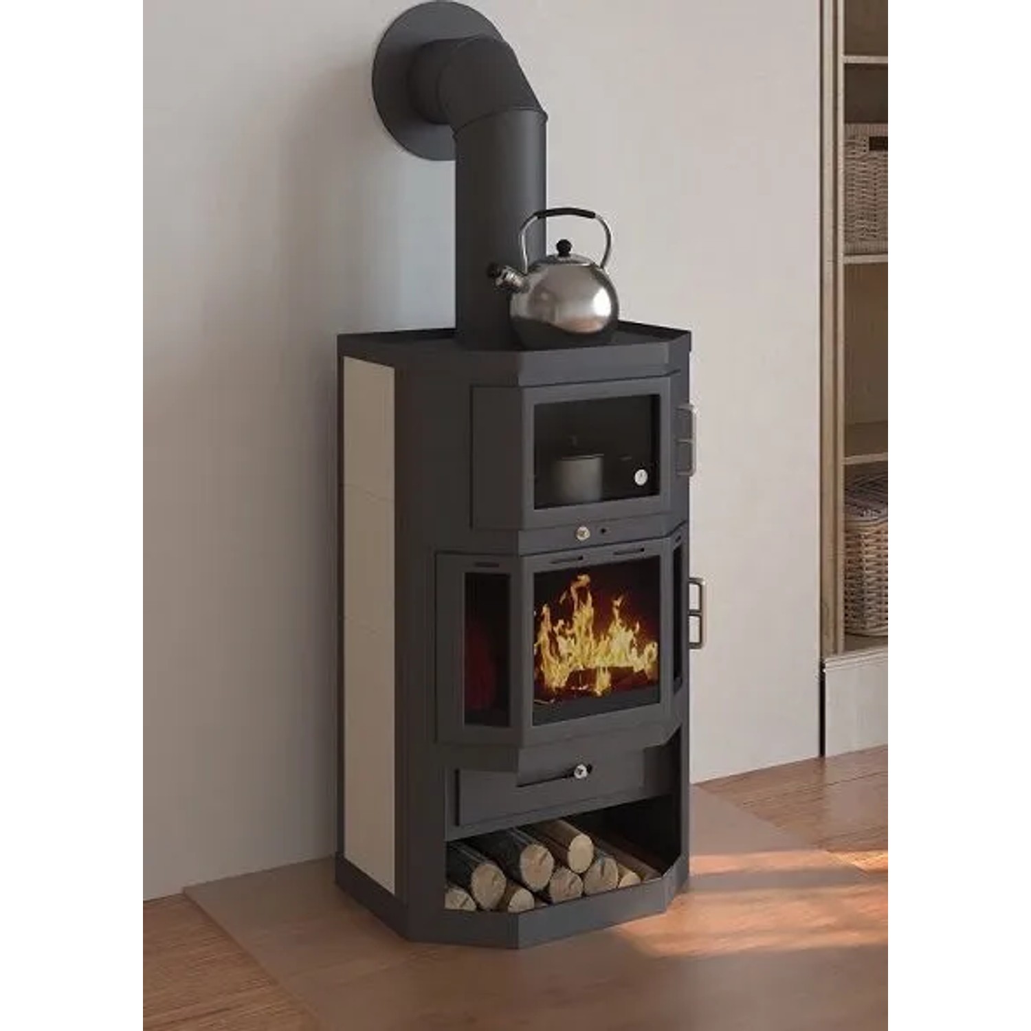 Victoria Kaminofen Taro F mit Backfach, Keramikverkleidung und Holzfach. Feuer sichtbar.
