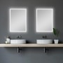 DSK LED-Lichtspiegel Silver Mare, 50x70 cm, mit umlaufender Beleuchtung im modernen Badezimmer.