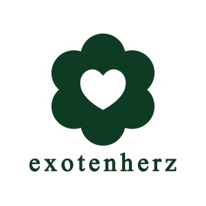 Exotenherz Logo: Grünes Blütenblatt mit weißem Herz, Schriftzug Exotenherz.