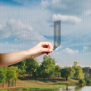 Anwendung: Windhager Fiberglas Reparaturband auf Insektenschutzgitter, 5cm x 1m.