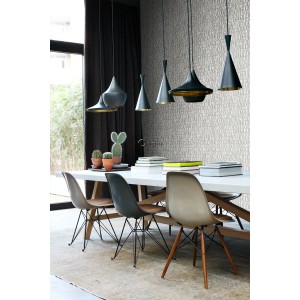 Graue Vliestapete mit alten eisernen Druckbuchstaben im Industrial Chic Stil. Dekorative Wandtapete für Esszimmer.
