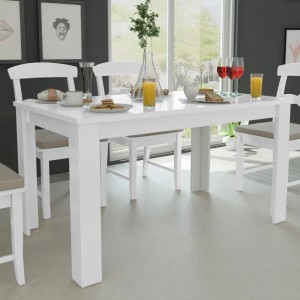Weißer Esstisch aus Holzwerkstoff, 140x80x75 cm, mit Stühlen in modernem Esszimmer. Ideal für Mahlzeiten.
