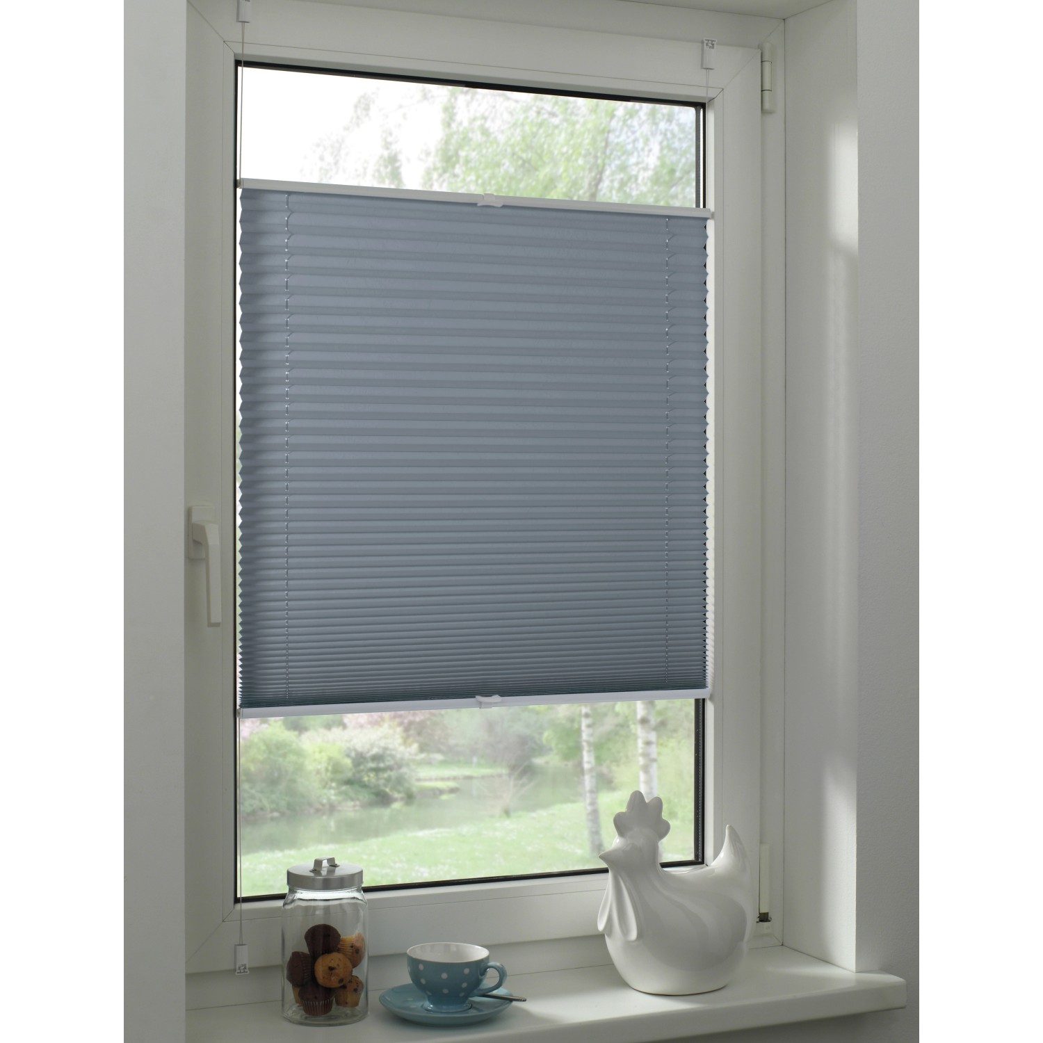 Gardinia Easy Fix Plissee Greta, rauchblau, 50x130 cm, verspannt am Fenster für Sicht- und Sonnenschutz.