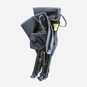 Zusammengeklappter Horntools Campingstuhl für einfachen Transport und Lagerung.