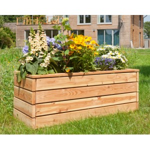 Kiehn-Holz Pflanzkasten aus Lärche, unbehandelt, bepflanzt mit bunten Blumen im Garten.