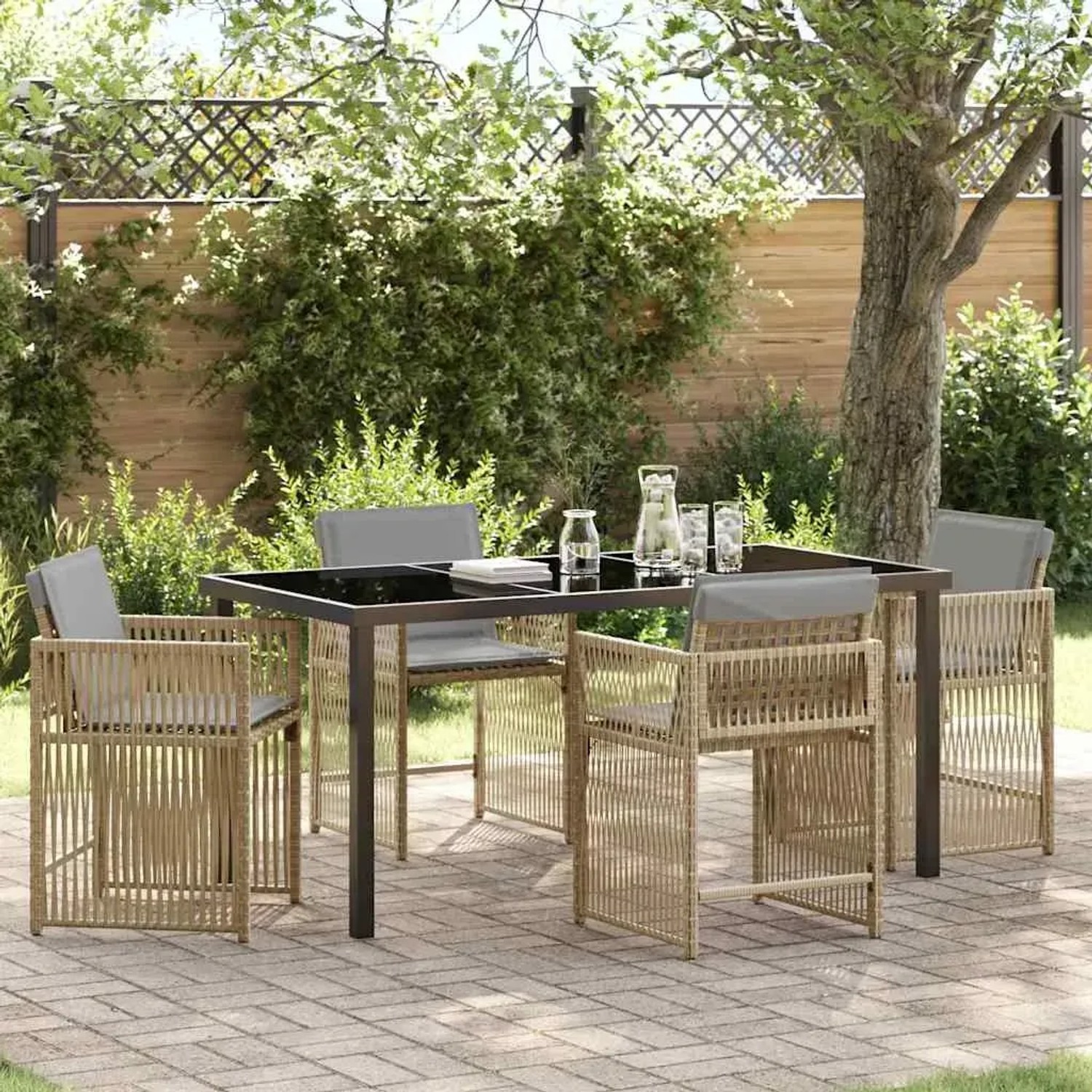Beige 5-teilige Garten Essgruppe aus Poly Rattan von vidaXL. Gartentisch mit 4 Stühlen.