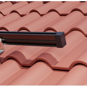 SolMount Endkappe auf Dachziegel für Solaranlagen-Montageschiene.
