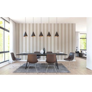 Tadessi Vliestapete Streifen in Creme an Esszimmerwand. Vertikale Streifen in Beige/Creme. Dekorative Tapete.