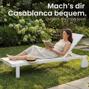 Weiße CLP Sonnenliege Casablanca aus Metall im Garten. Frau entspannt lesend auf der verstellbaren Gartenliege.