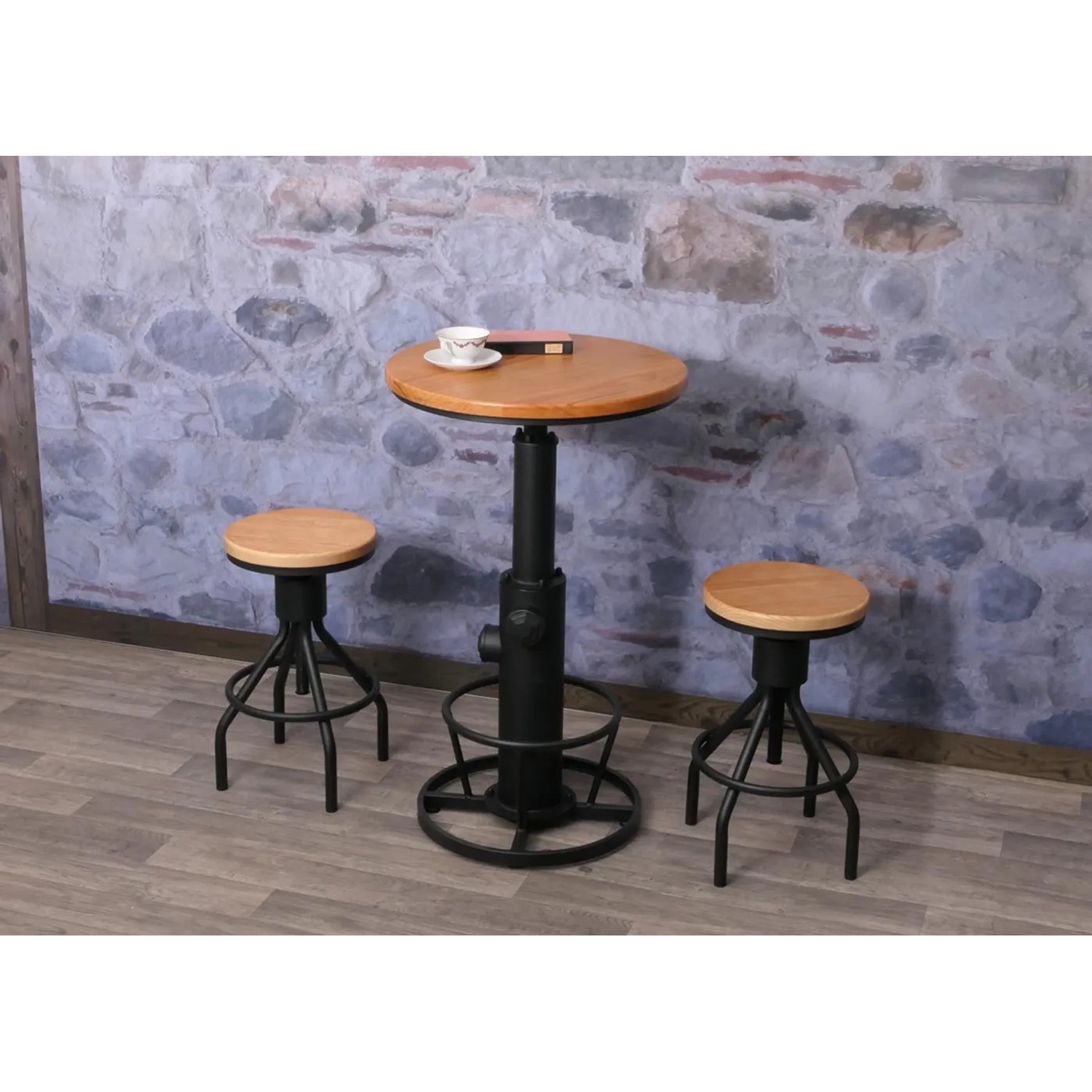 2er-Set Barhocker N17 im Industrie-Design mit Holz-Sitzfläche und schwarzem Metallgestell.