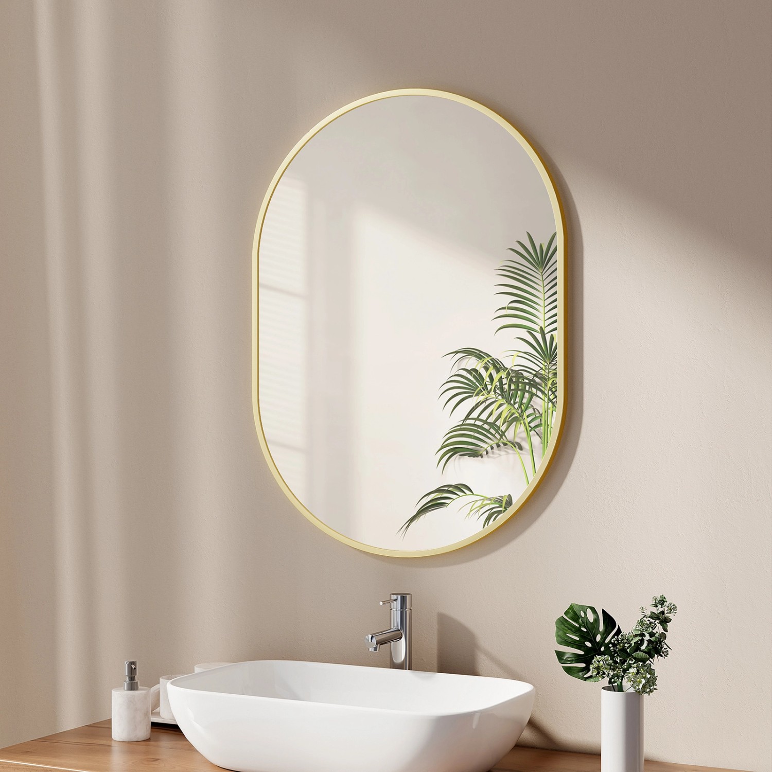 Ovaler Badspiegel, 60x80 cm, Goldrahmen. Emke Wandspiegel für Badezimmer.