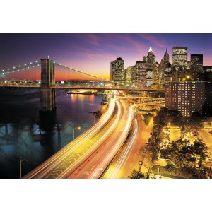 Komar Fototapete NYC Lights: Brooklyn Bridge und Skyline bei Nacht.