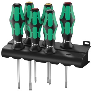 Wera Schraubendrehersatz mit 6 Schraubendrehern in Schwarz-Grün auf schwarzem Halter. Ergonomische Kraftform-Griffe, verschiedene Spitzen.