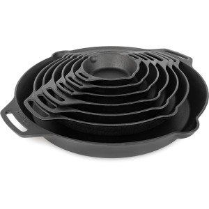 Petromax Feuerpfannen Set, 7-teilig, aus Gusseisen mit zwei Henkeln, ideal zum Grillen und Kochen.