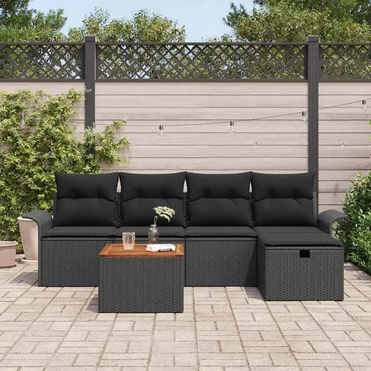 Schwarzes 6-tlg. vidaXL Garten-Sofa-Set aus Poly Rattan mit Tisch und Kissen.