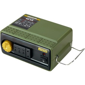 Proxxon Netzgerät NG 5/E für Miniaturwerkzeuge, olivgrünes Gehäuse mit Anschlüssen und Tragebügel.