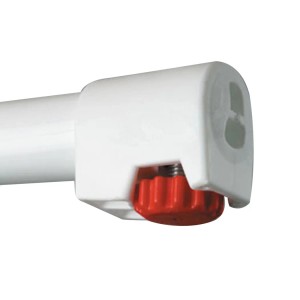 Detailaufnahme vom Klapptisch: Bein mit roter Stellschraube zur Höhenverstellung.