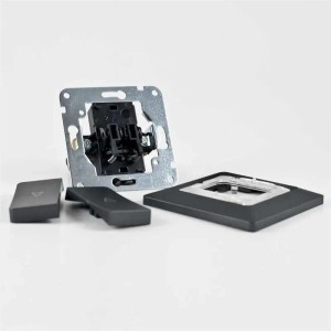 ChiliTec MILOS Jalousietaster in Anthrazit mit Rahmen, Unterputz-Montage. Schalterprogramm Detailansicht.