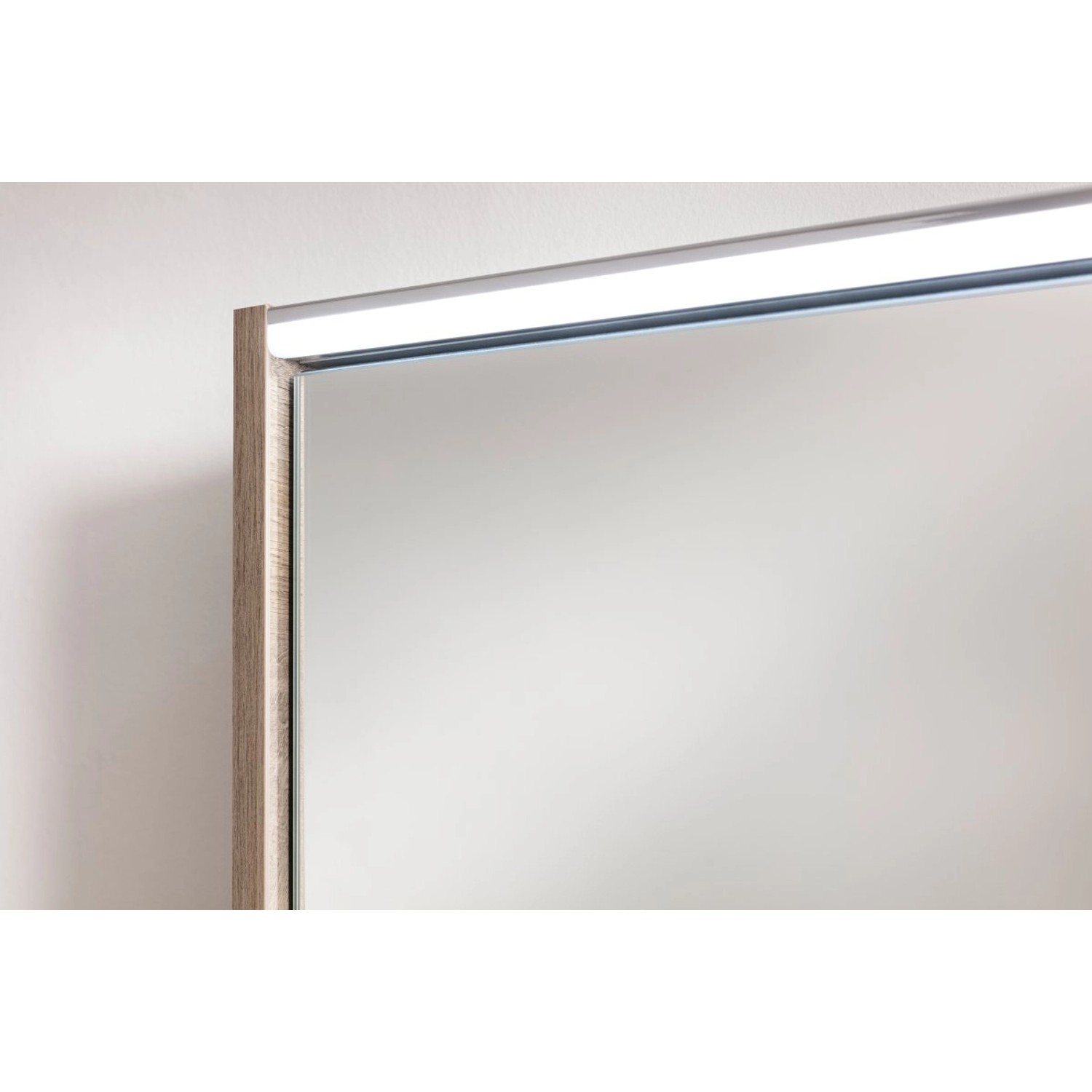 Fackelmann Spiegelschrank Eiche Natur, 60 cm, mit Beleuchtung und Softclose-Türen.