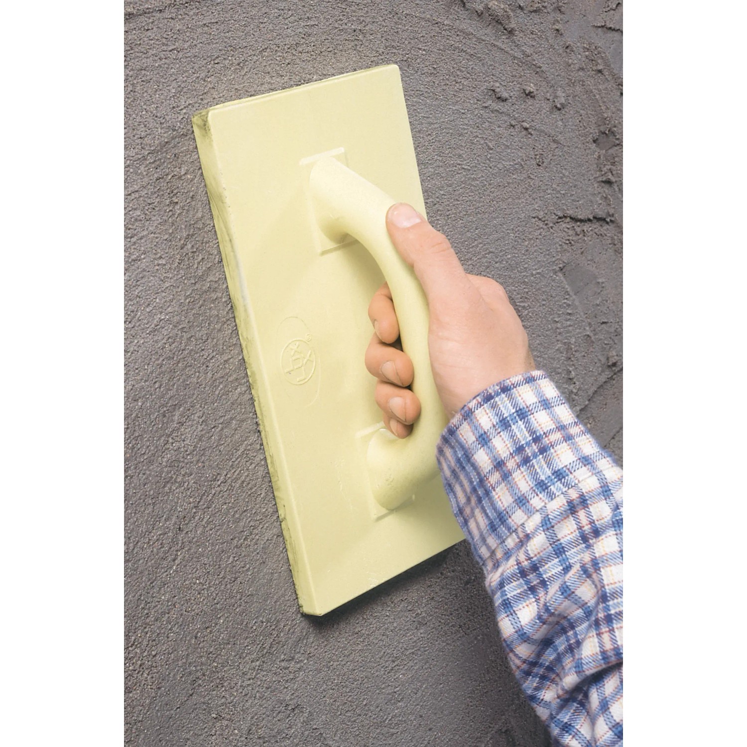 LUX Reibebrett Kunststoff (140x280mm) in Anwendung zum Glätten von Putz.
