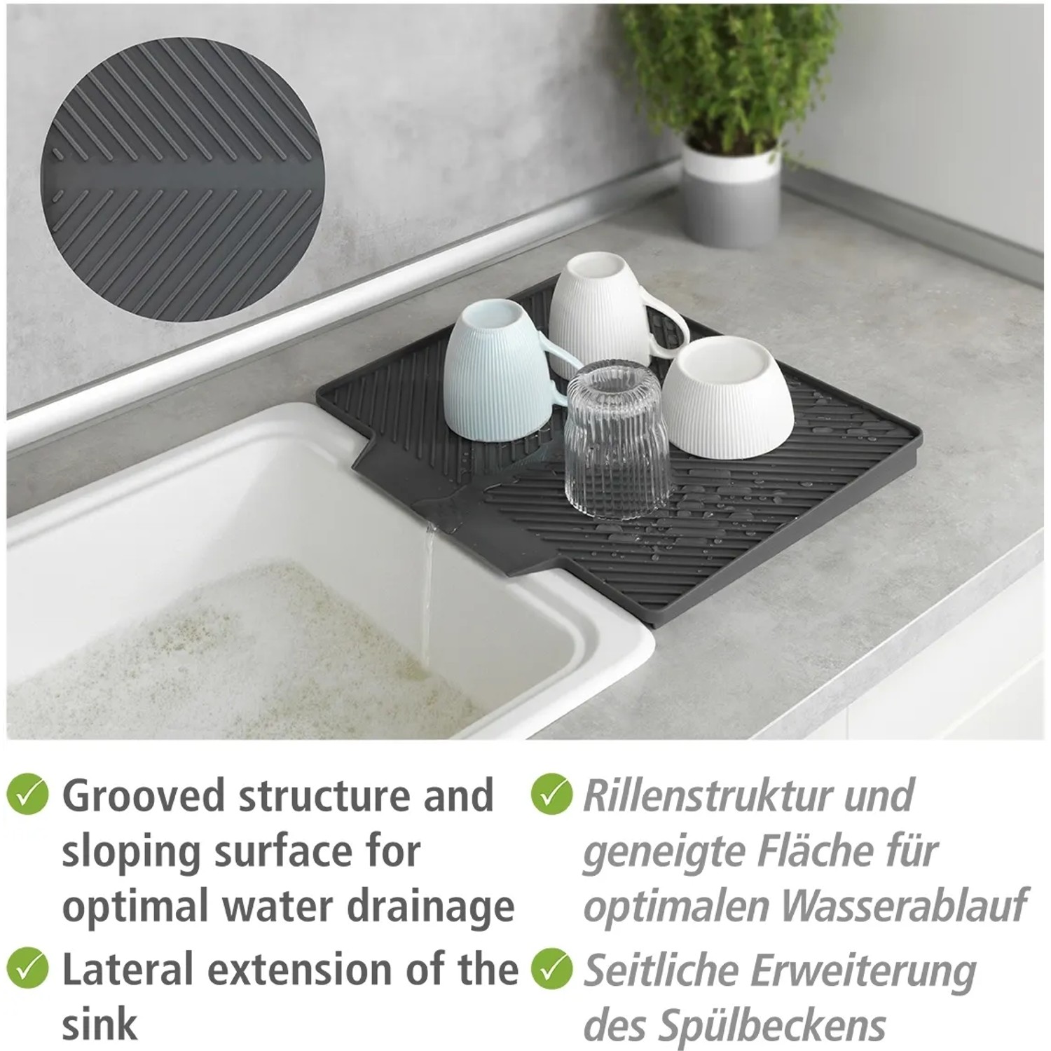 Wenko Abtropfmatte Nelia Maxi, grau, mit Geschirr auf einer Küchentheke neben einem Spülbecken.