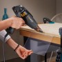 Steinel Heißluftgebläse HM 2020 E in Anwendung: Folie wird mit Heißluft angepasst.