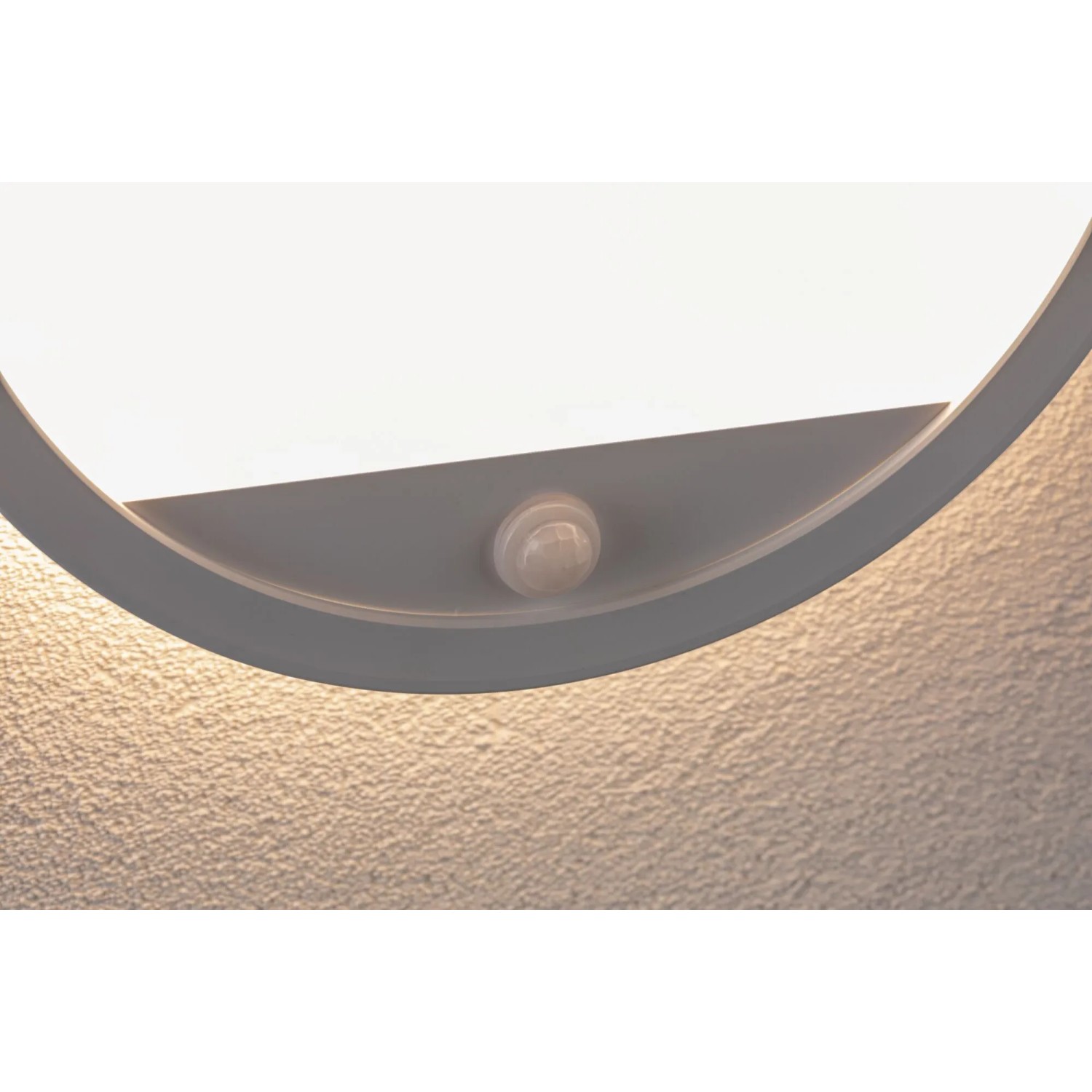 Weiße, runde Paulmann LED-Außendeckenleuchte Lamina mit Bewegungssensor. Lichtfarbe einstellbar.