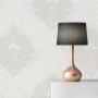 Beige-weiße Barock Tapete Gioele mit Ornamenten, Vliestapete im Wohnraum.