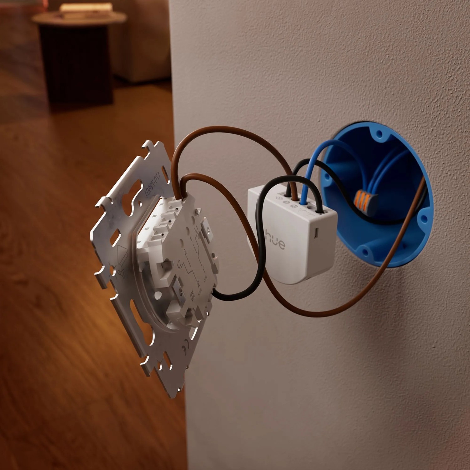 Philips Hue Wandschaltermodul 1C mit Verkabelung und Schaltermechanismus für smarte Leuchten in der Wand.