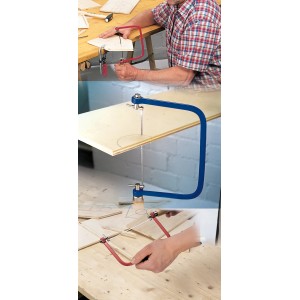 LUX Dekupiersäge Comfort zum präzisen Sägen von Holz, mit stabilem Metallbogen und Buchenholzheft.