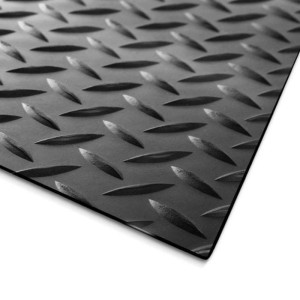Graue KARAT Gummimatte mit Tränenblech-Struktur. Rutschfester PVC-Bodenbelag.