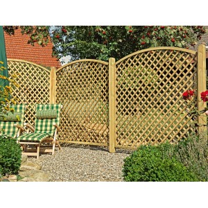 Grüner Bogen-Rankzaun (180x180cm) aus Holz, Teil einer Sichtschutzwand im Garten.