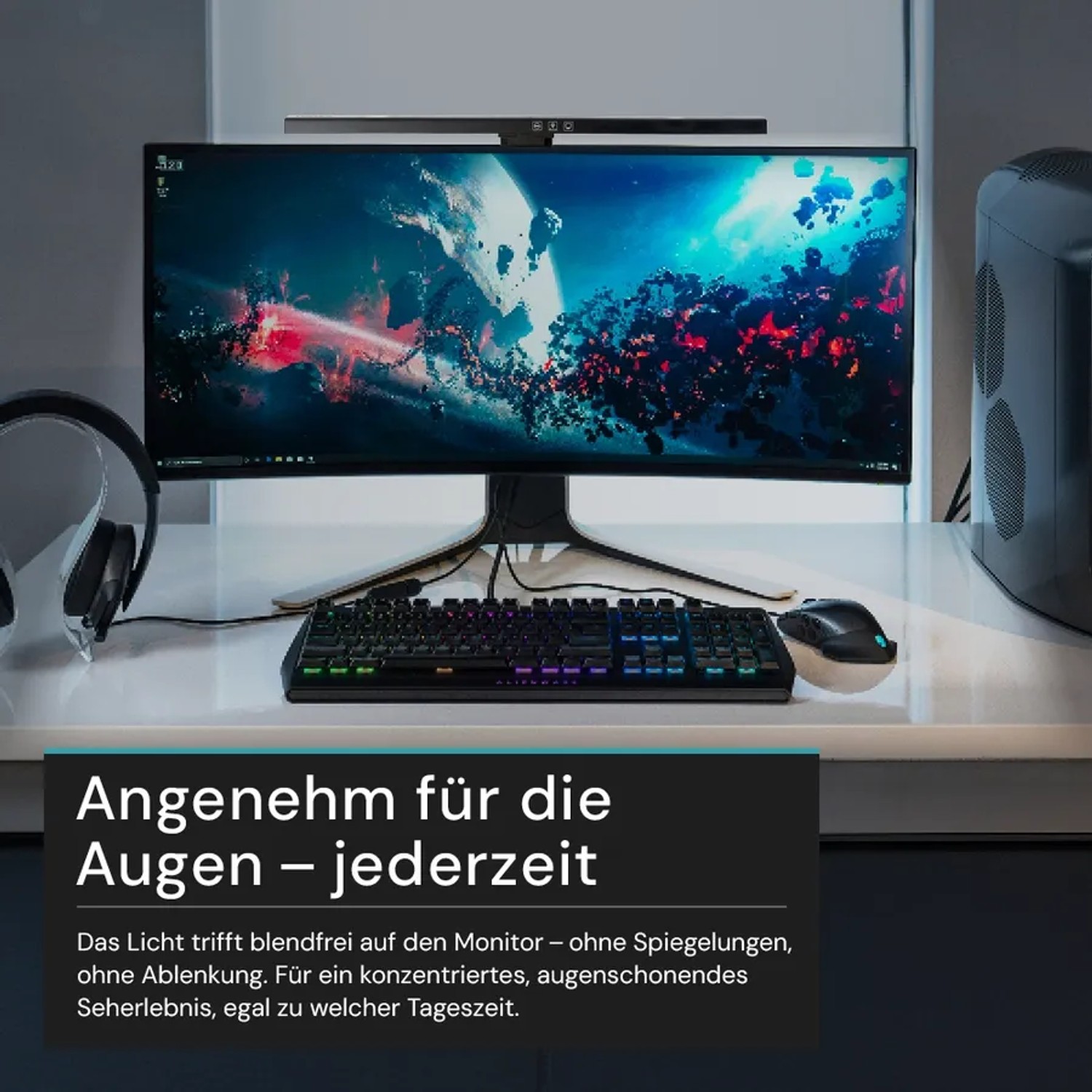 Schwarze LUXULA Monitorleuchte am PC-Bildschirm, stufenlos dimmbar, für Homeoffice.