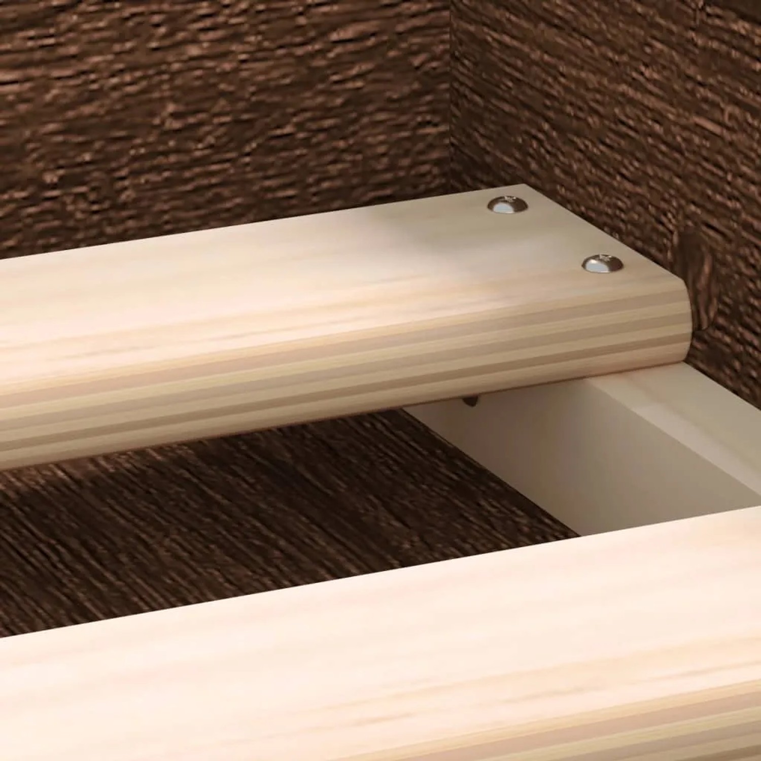 Detailaufnahme Bettgestell in Braun Eichen-Optik, Holzlatten und Rahmen sichtbar.