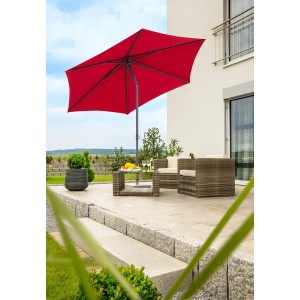 Roter Schneider Marktschirm mit Knickfunktion über einer Sitzecke im Garten.