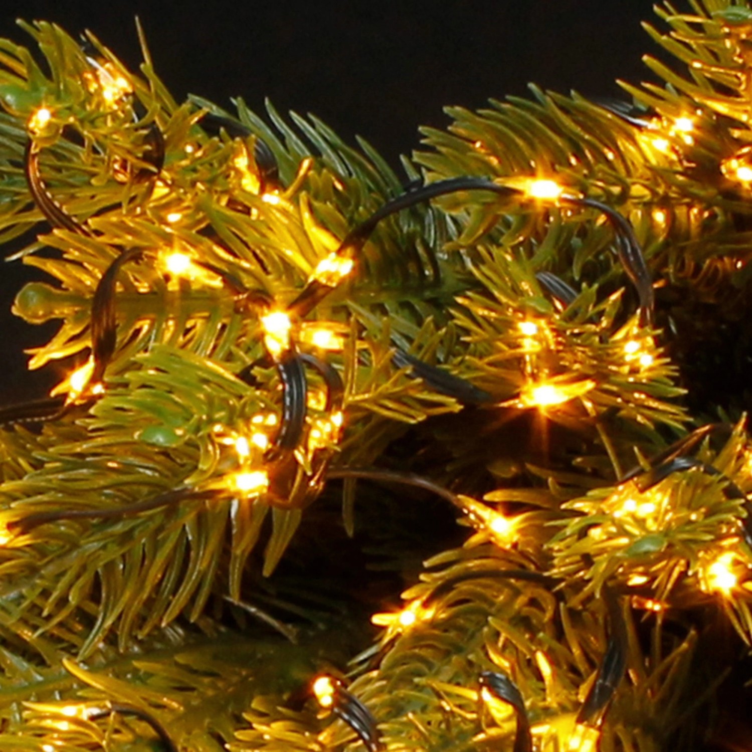 ECD Germany LED Micro Lichterkette, 18m, 600 LEDs, warmweiß, auf Tanne. Weihnachtsbeleuchtung für Innen & Außen.