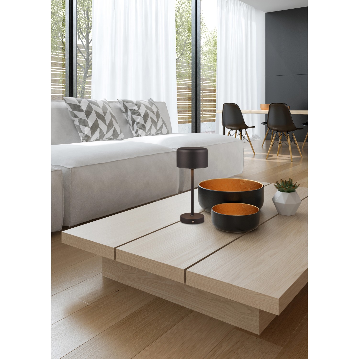 Schwarze Reality LED-Tischleuchte Jeff mit Akku auf Tisch, Ø 12,6 cm.